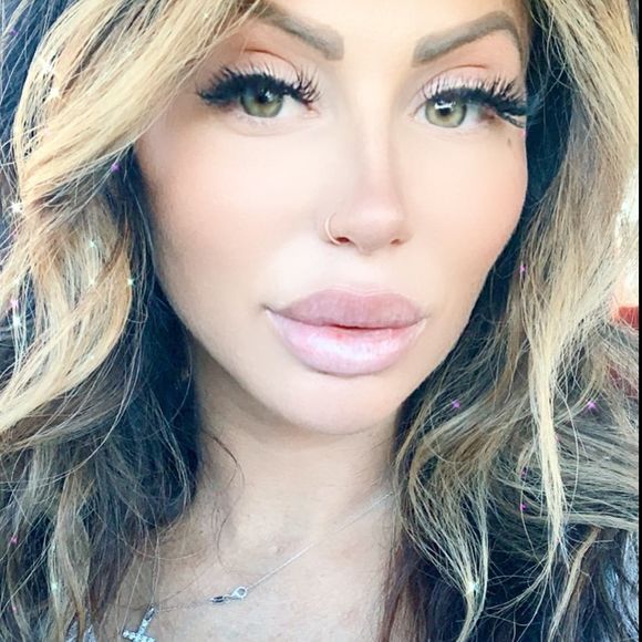 Meet your Posher, Kaitlyn - Picture 1 of 1